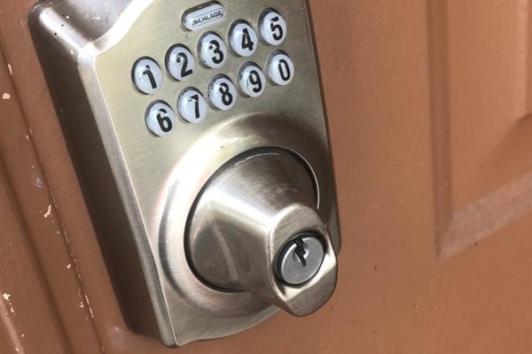 US Locksmith technician serving Aventura, FL