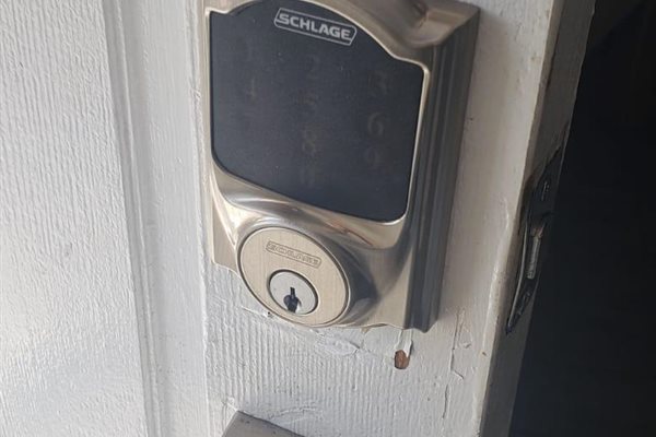 US Locksmith technician serving Bal Harbour, FL