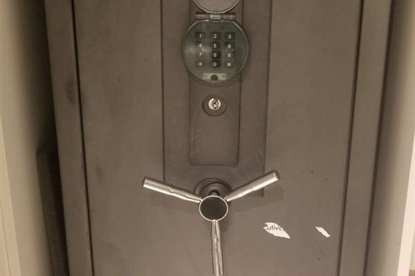 US Locksmith technician serving Cooper City, FL