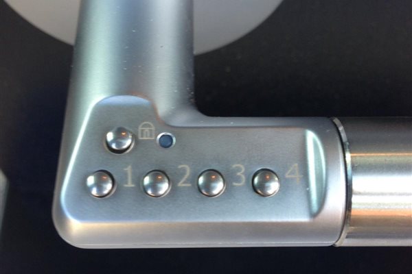 US Locksmith technician serving Deerfield Beach, FL