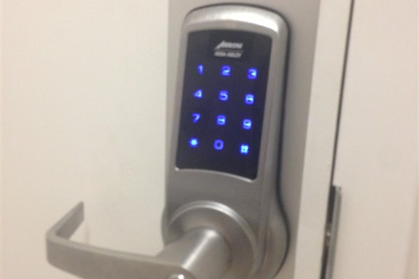 US Locksmith technician serving Delray Beach, FL