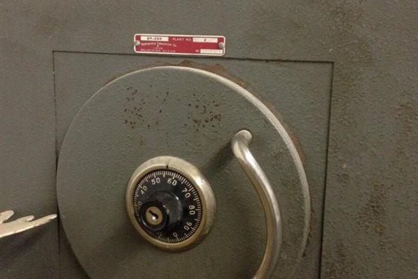 US Locksmith technician serving Hialeah Gardens, FL