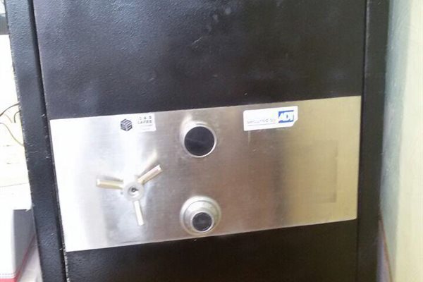US Locksmith technician serving Homestead, FL