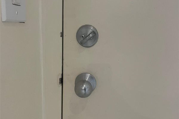 US Locksmith technician serving Jupiter, FL
