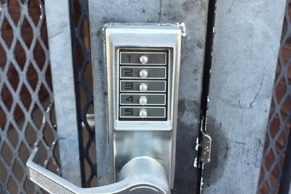 US Locksmith technician serving Margate, FL