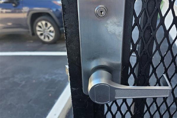 US Locksmith technician serving Miami Beach, FL