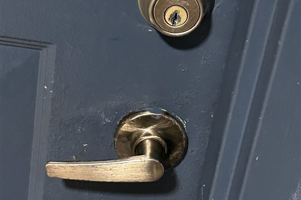 US Locksmith technician serving Miami, FL