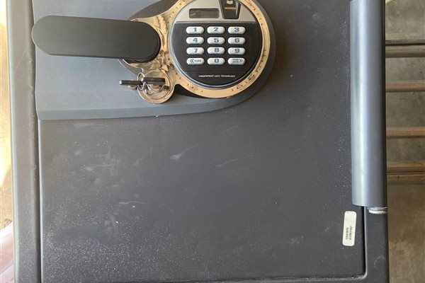 US Locksmith technician serving Miramar, FL